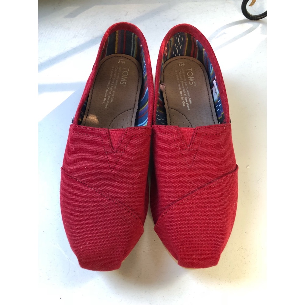 Toms women’s size 7 red